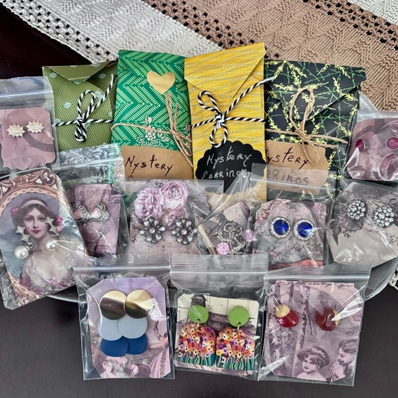 Mystery bag earrings ~ Surprise Earrings ~ vintage stud earrings 3 pairs - Picture 3 of 8